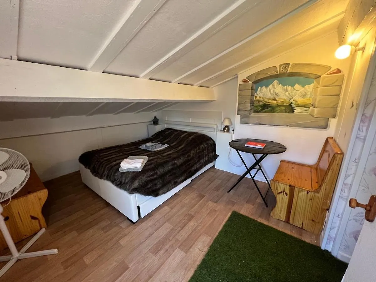 Maison D'Hotes L'Escale Du Loup Blanc Maringes Frankrijk