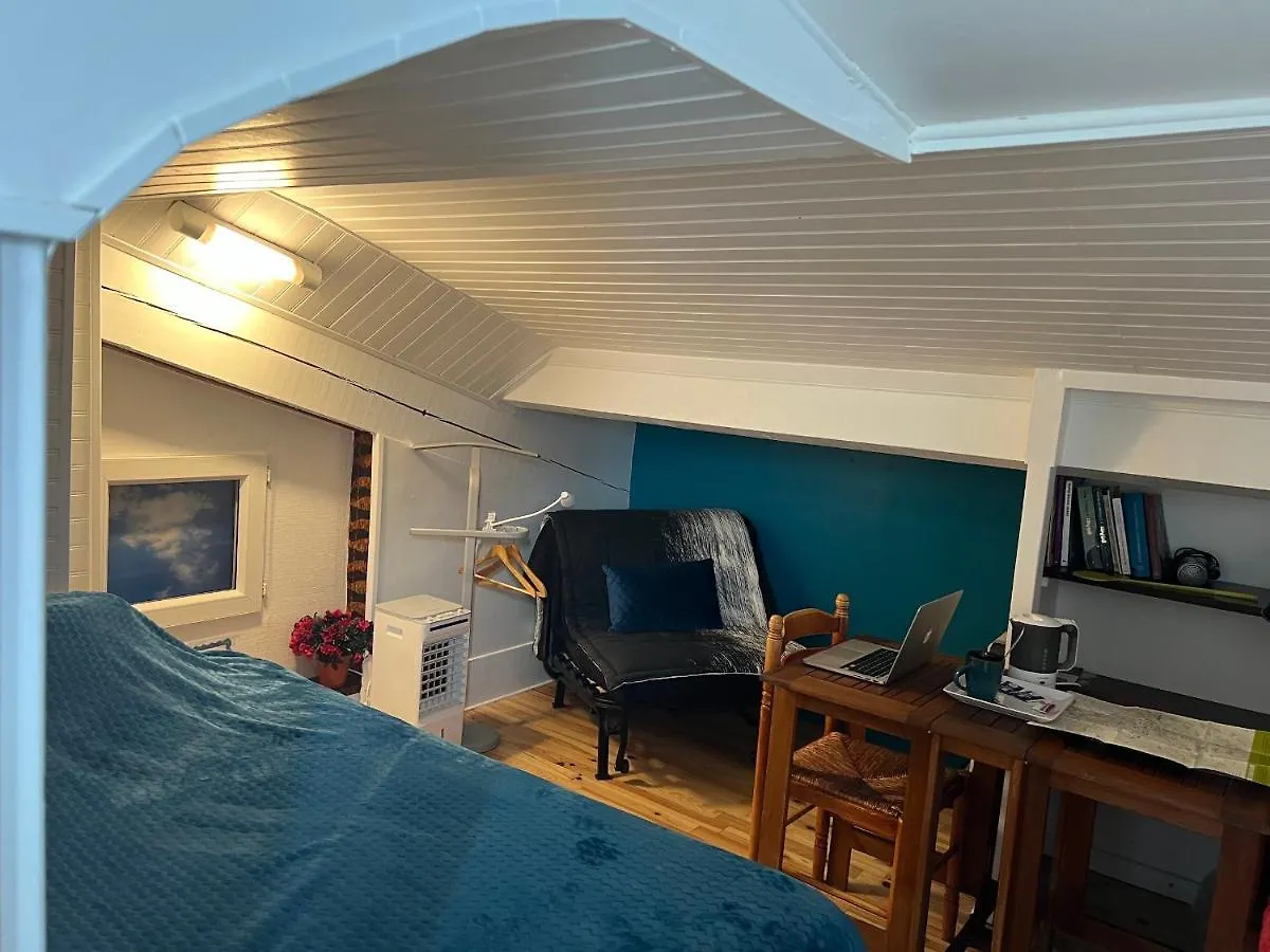 Maison D'Hotes L'Escale Du Loup Blanc Maringes 0*,
